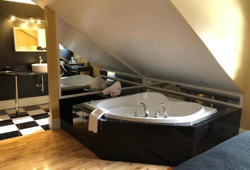 デラックスルーム, Leaside Manor