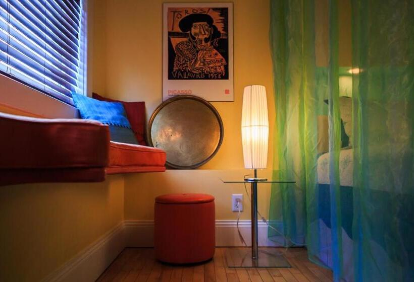 スーペリアールーム, Leaside Manor