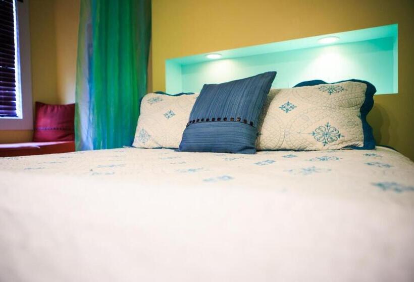 スーペリアールーム, Leaside Manor