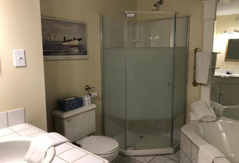 スタンダードスタジオ, Leaside Manor