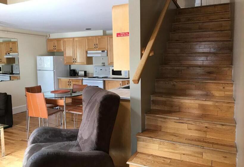 スタンダードスタジオ, Leaside Manor