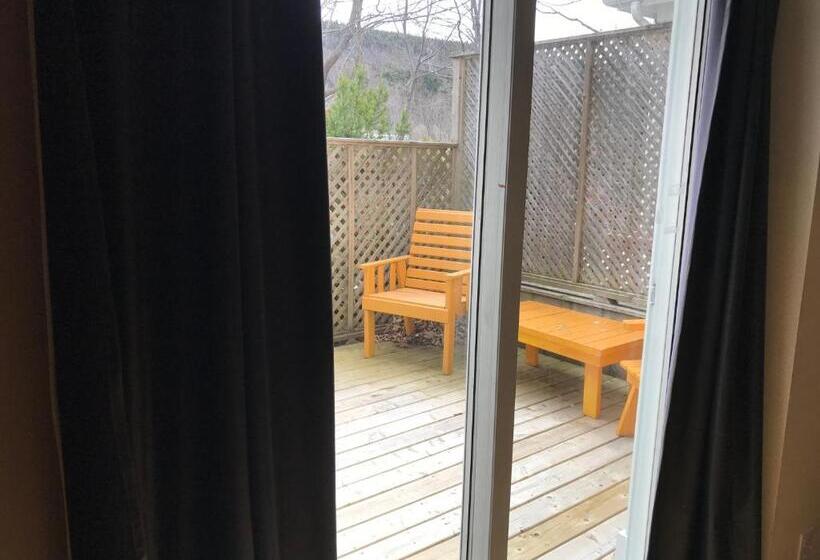 スタンダードスタジオ, Leaside Manor