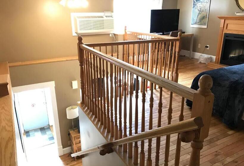 Студия Стандарт, Leaside Manor