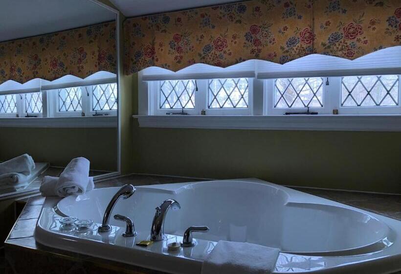 デラックスルーム, Leaside Manor