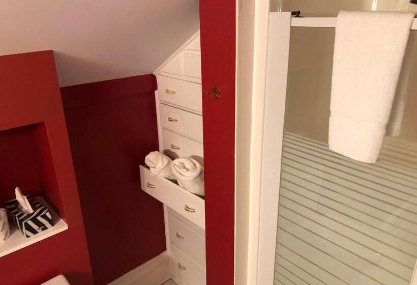 デラックスルーム, Leaside Manor