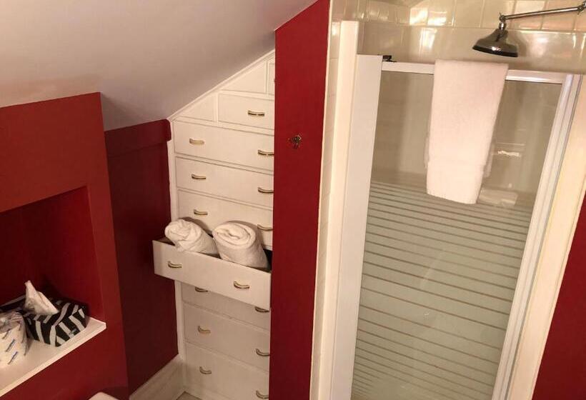 デラックスルーム, Leaside Manor