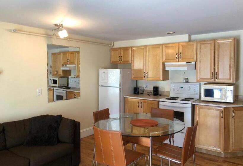 スタンダードスタジオ, Leaside Manor