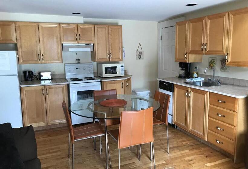 スタンダードスタジオ, Leaside Manor