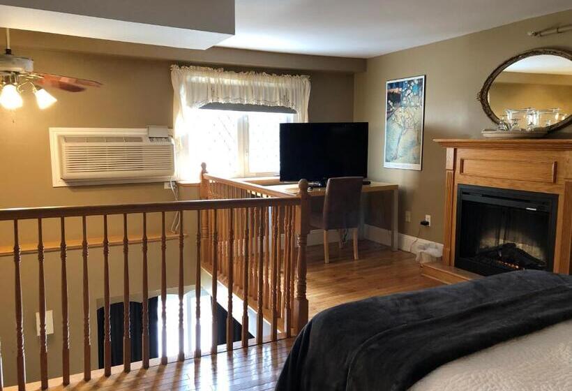 スタンダードスタジオ, Leaside Manor