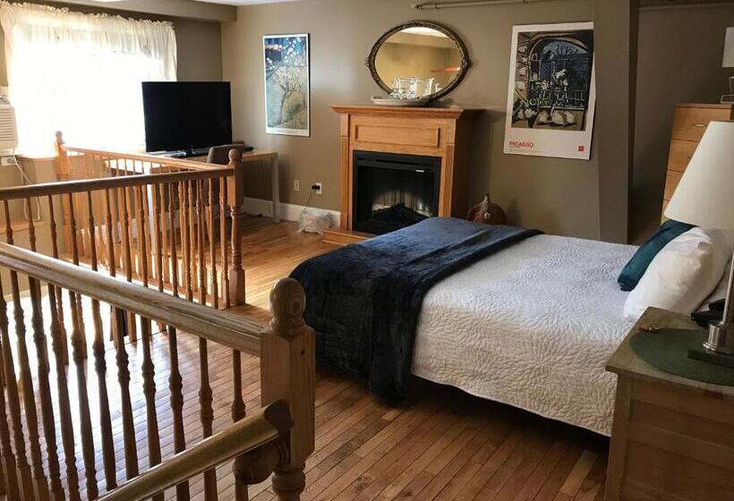 スタンダードスタジオ, Leaside Manor