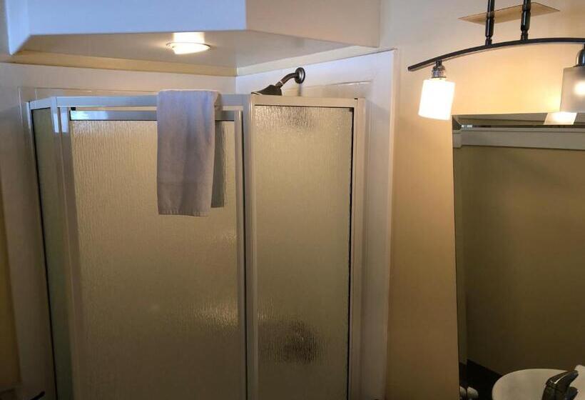 スーペリアールーム, Leaside Manor