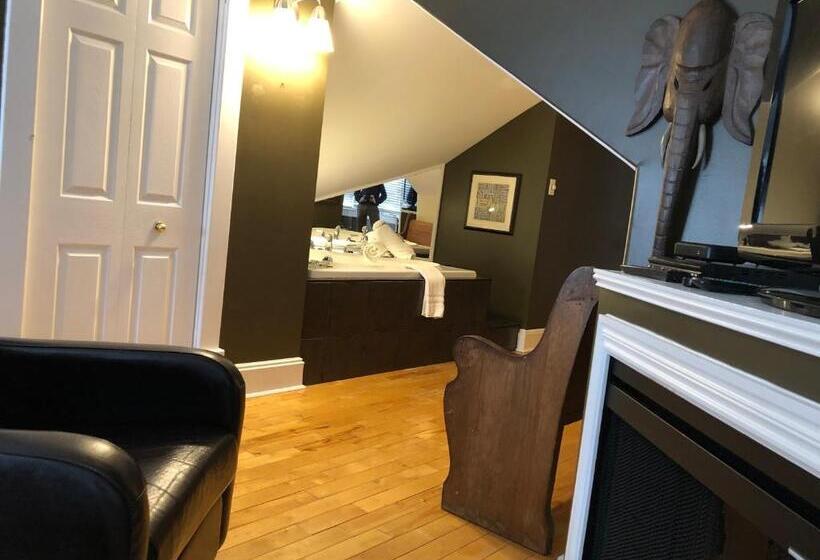 デラックスルーム, Leaside Manor