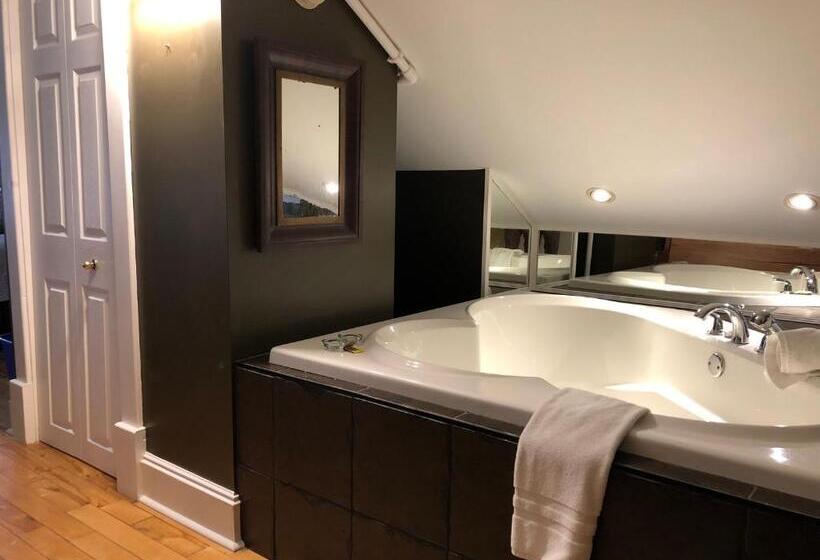 Номер Deluxe, Leaside Manor