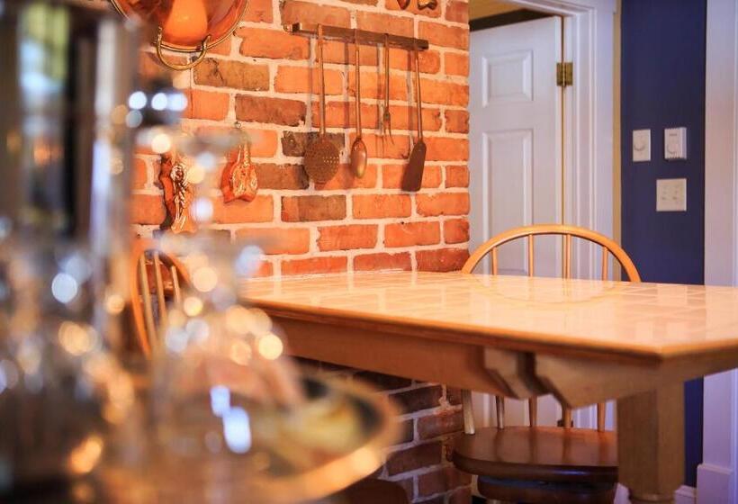 スタンダードスタジオ, Leaside Manor