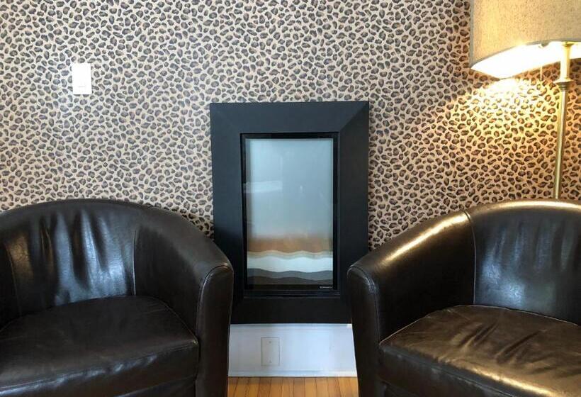 デラックスルーム, Leaside Manor