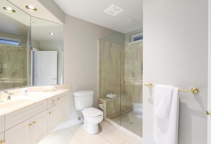 סוויטה עם ג'קוזי, Crown Isle Resort & Golf Community