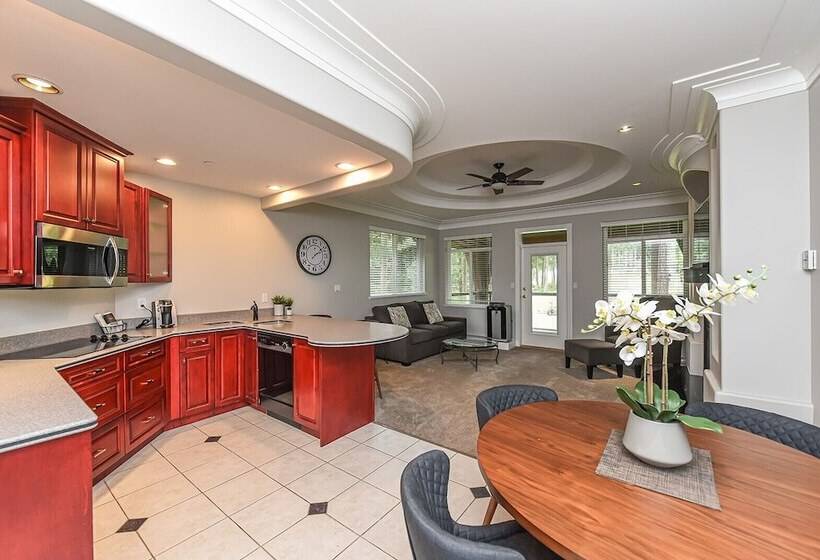 סוויטה עם ג'קוזי, Crown Isle Resort & Golf Community