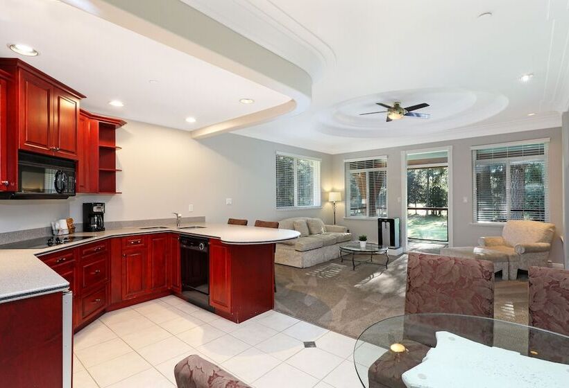 סוויטה עם ג'קוזי, Crown Isle Resort & Golf Community