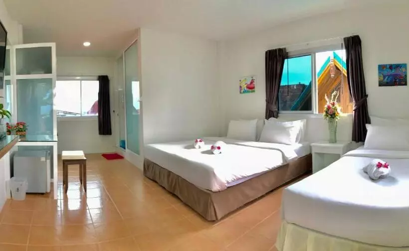 اتاق لوکس سه تخته, J.holiday Inn Krabi