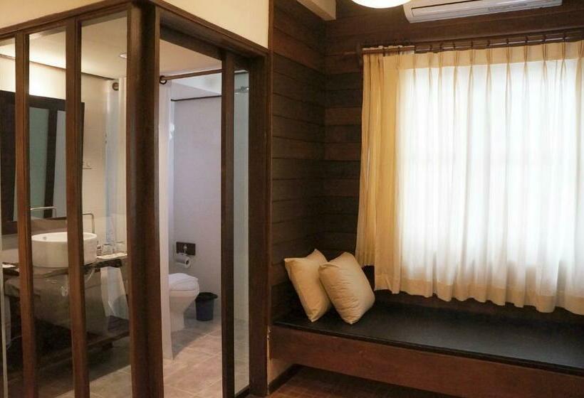 اتاق سوپریور, Kampaeng Ngam