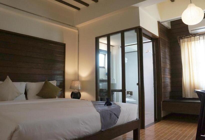 اتاق سوپریور, Kampaeng Ngam