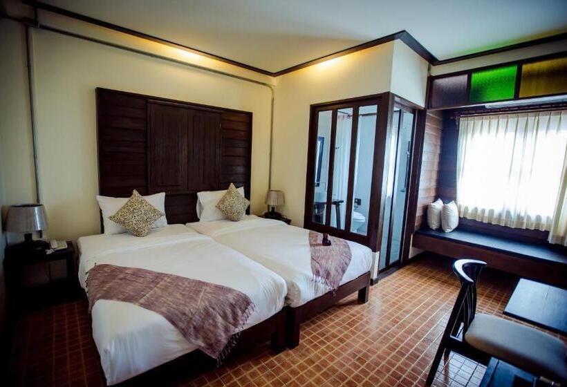 اتاق سوپریور, Kampaeng Ngam