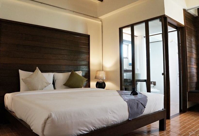 اتاق سوپریور, Kampaeng Ngam