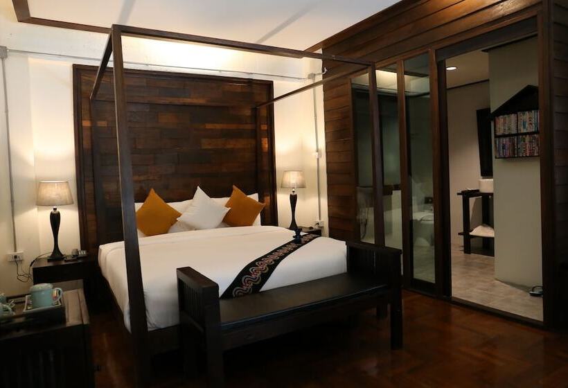 اتاق لوکس با بالکن, Kampaeng Ngam