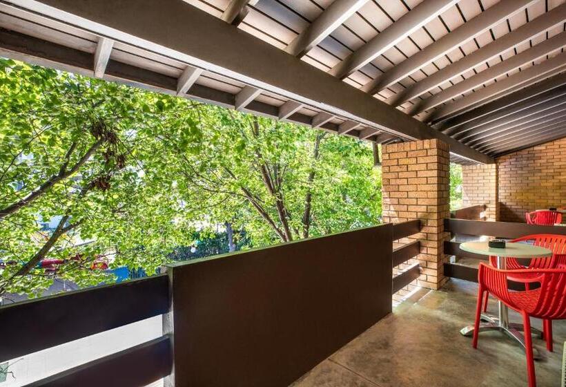 סטודיו סטנדרטי מיטת קווין, Nightcap At The Ranch