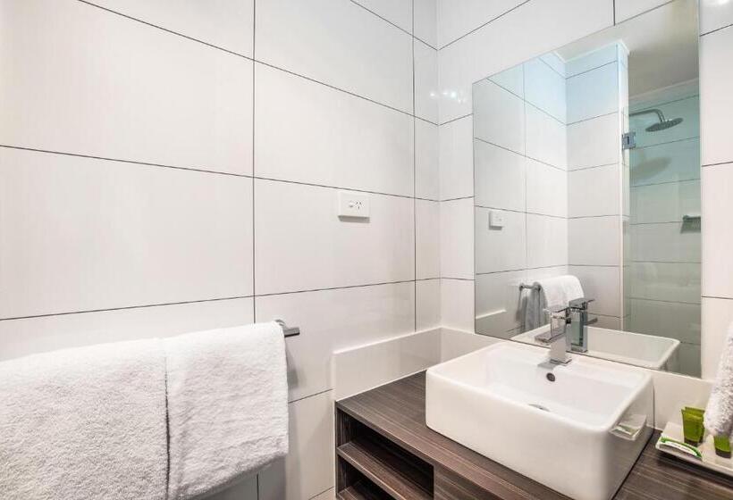 סטודיו סטנדרטי מיטת קווין, Nightcap At The Ranch