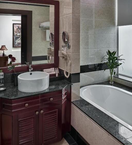 Suite, Phnom Penh Katari