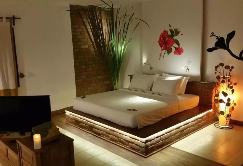 سوییت جونیور, Thanakha Inle