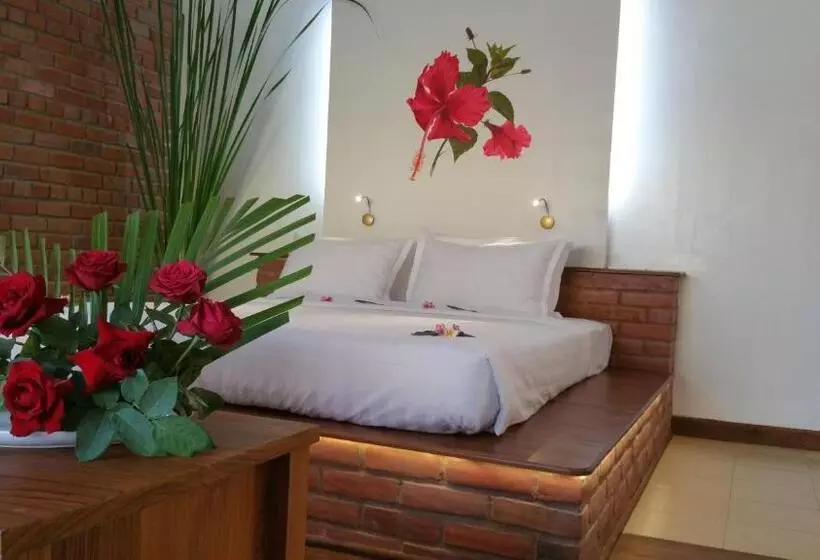 سوییت جونیور, Thanakha Inle