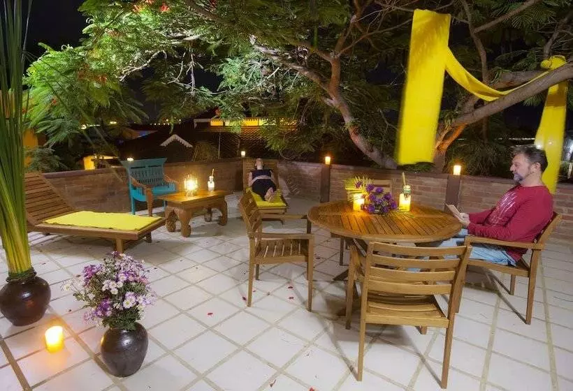 سوییت اجرایی, Thanakha Inle