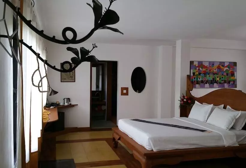 سوییت اجرایی, Thanakha Inle