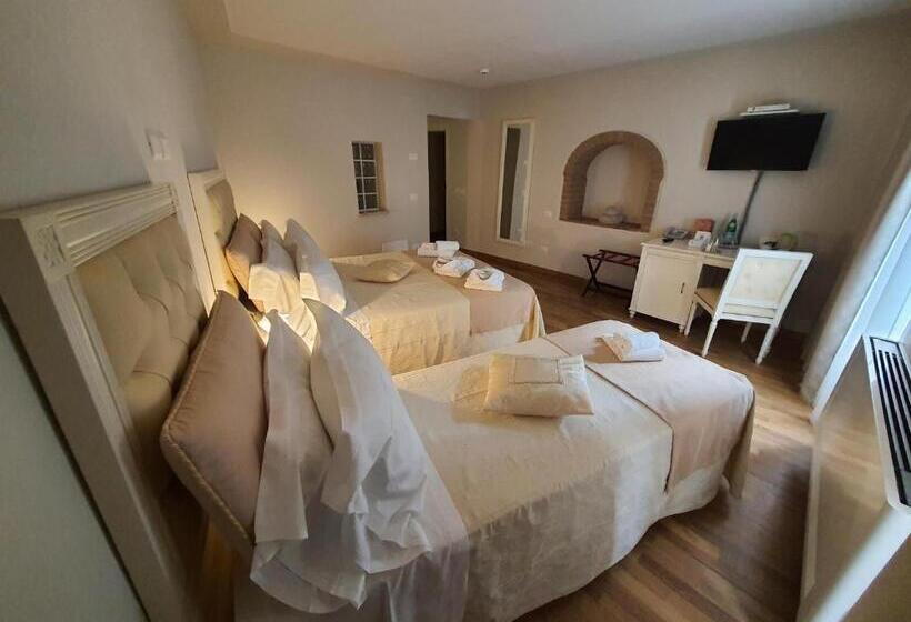 패밀리 스위트, Volterra In Superior