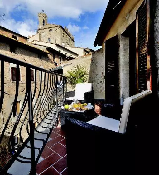 سوییت جونیور, Volterra In Superior