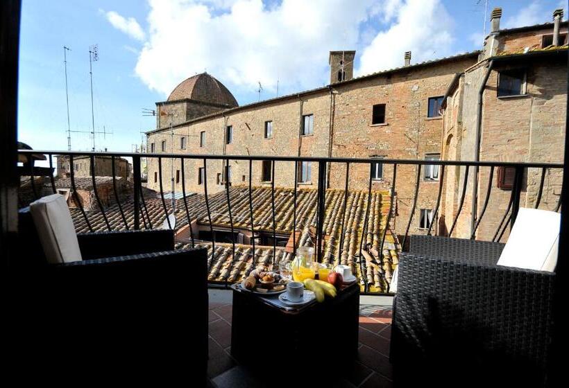 주니어 스위트, Volterra In Superior