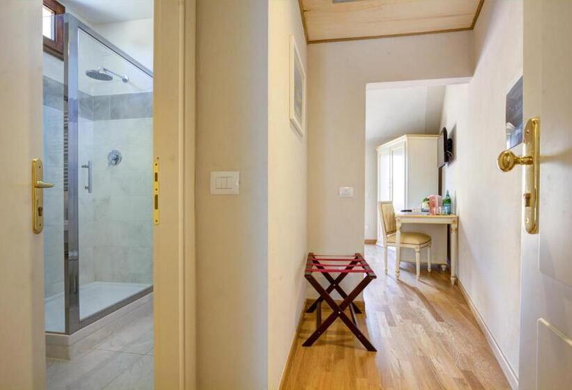 주니어 스위트, Volterra In Superior