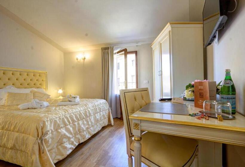 주니어 스위트, Volterra In Superior