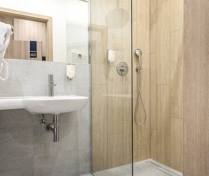 豪华三人间, Zatoka