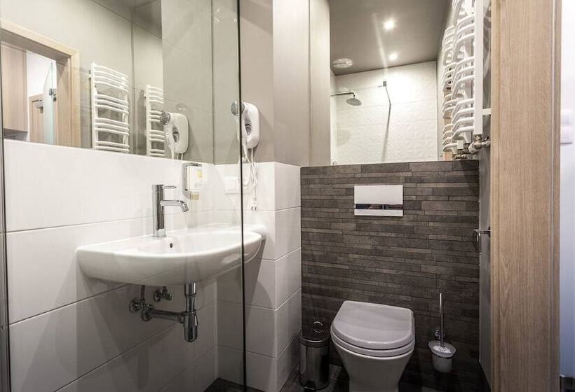 豪华三人间, Zatoka