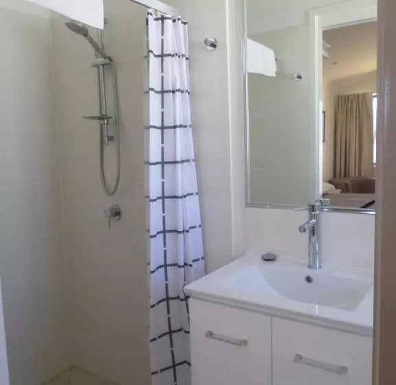 スタンダードバンガロー, Warrego Hotel Motel Cunnamulla