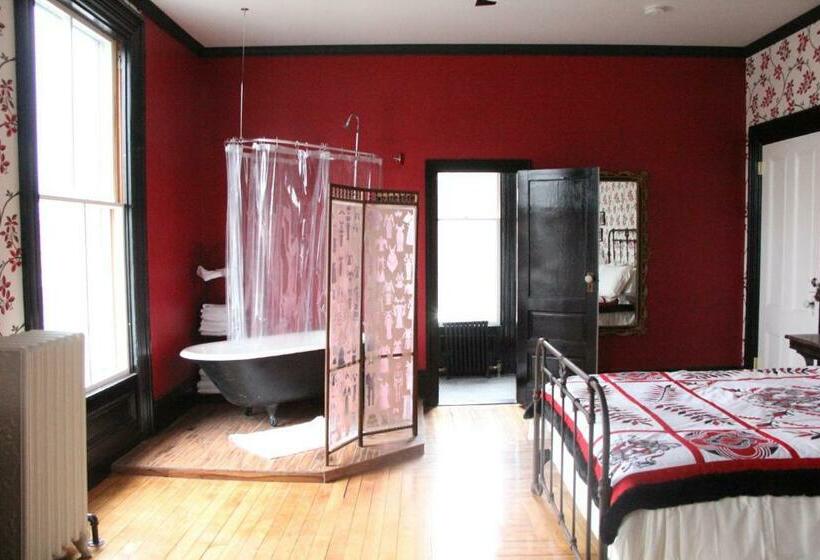 Номер Deluxe, The Wedding Cake House