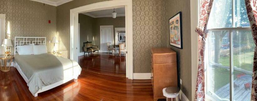 Номер Стандарт Вид на Сад, The Wedding Cake House