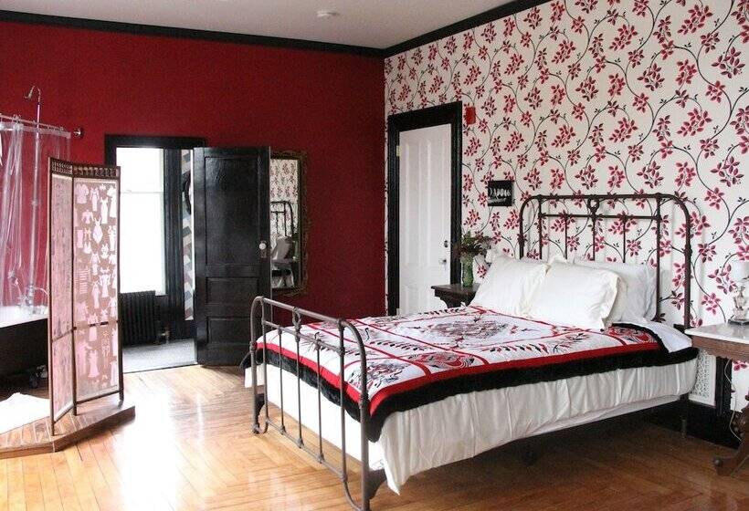 Номер Deluxe, The Wedding Cake House