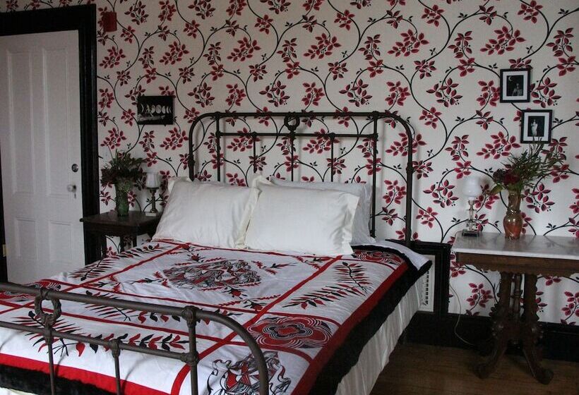 Номер Deluxe, The Wedding Cake House