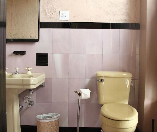 Номер Deluxe, The Wedding Cake House