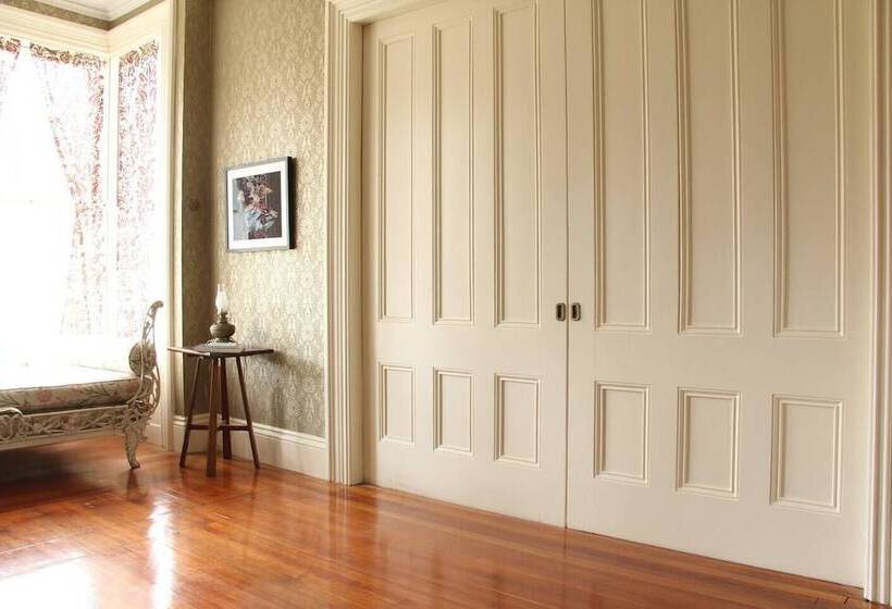 Номер Deluxe, The Wedding Cake House