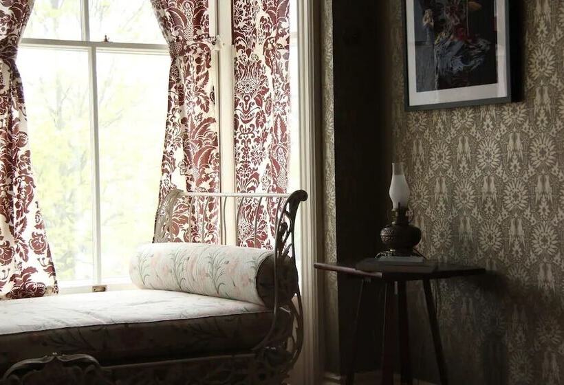 Номер Deluxe, The Wedding Cake House